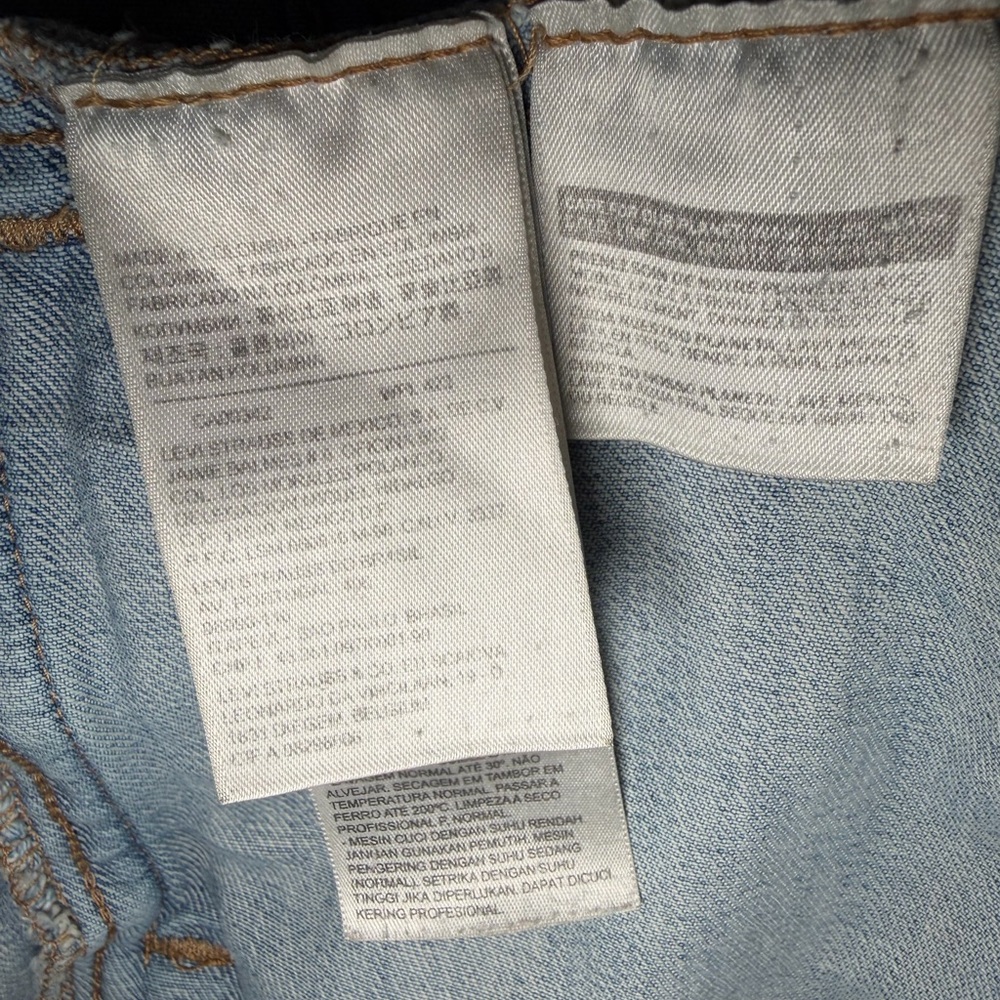 Levi's Classic Light Blue Jean Jacket - Picture 4 of 8